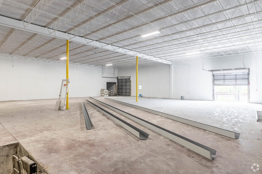 More Photos Of 4120-4132 NW 10th Ave, Fort Lauderdale Warehouse For Lease