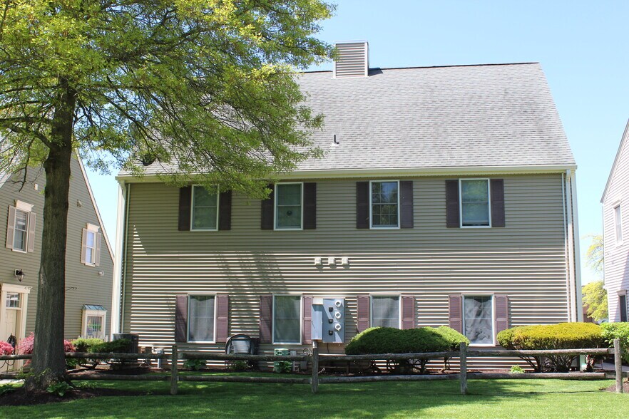 More Photos Of 1866 Commerce St, Yorktown Heights Office Residential For Lease