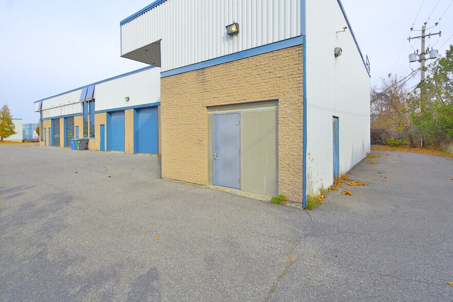 More Photos Of 1100 Rue Hérelle, Longueuil Warehouse For Sale
