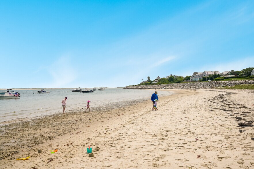 More Photos Of 196 Shore Rd, Chatham Hotel For Sale