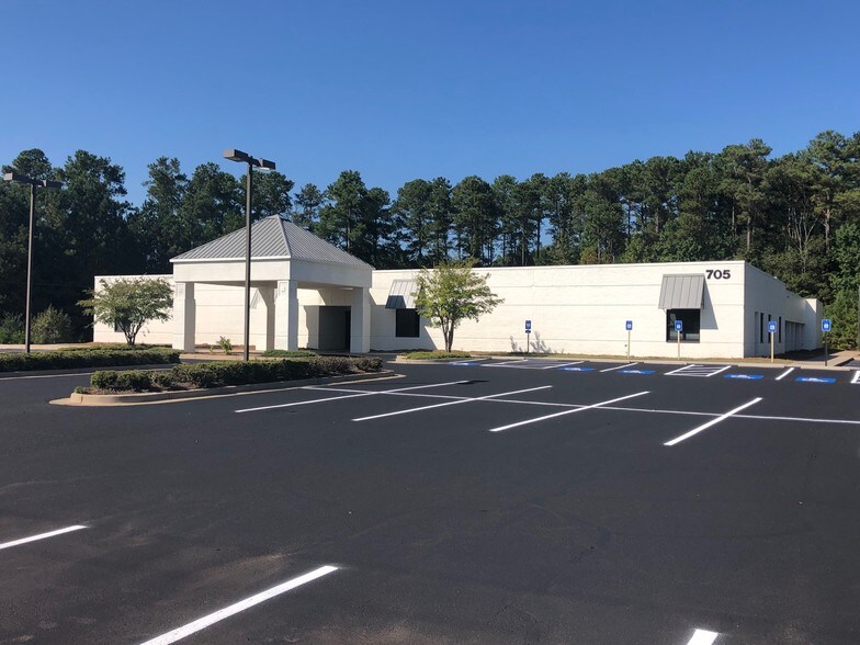 More Photos Of 705 Breedlove Dr, Monroe Medical For Lease