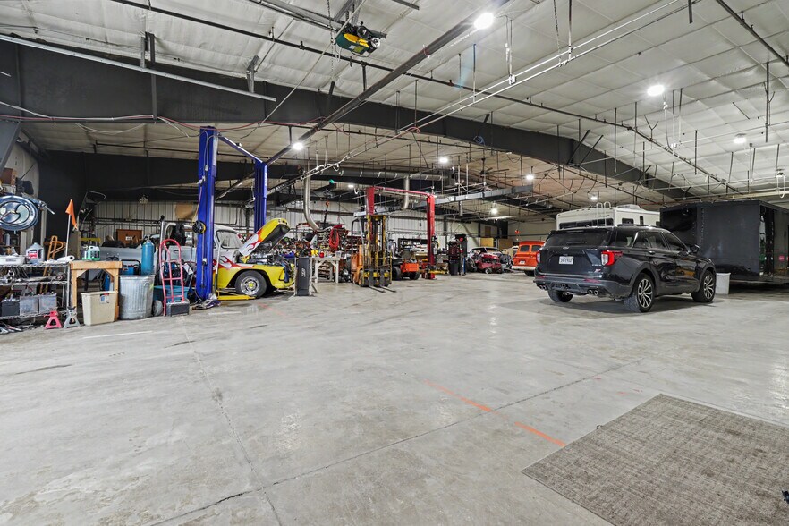 More Photos Of 545 N 1st St, Geneva Warehouse For Sale