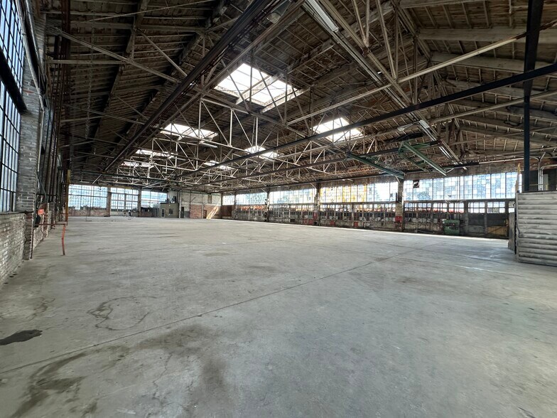More Photos Of 2635-2717 Peralta St, Oakland Warehouse For Lease