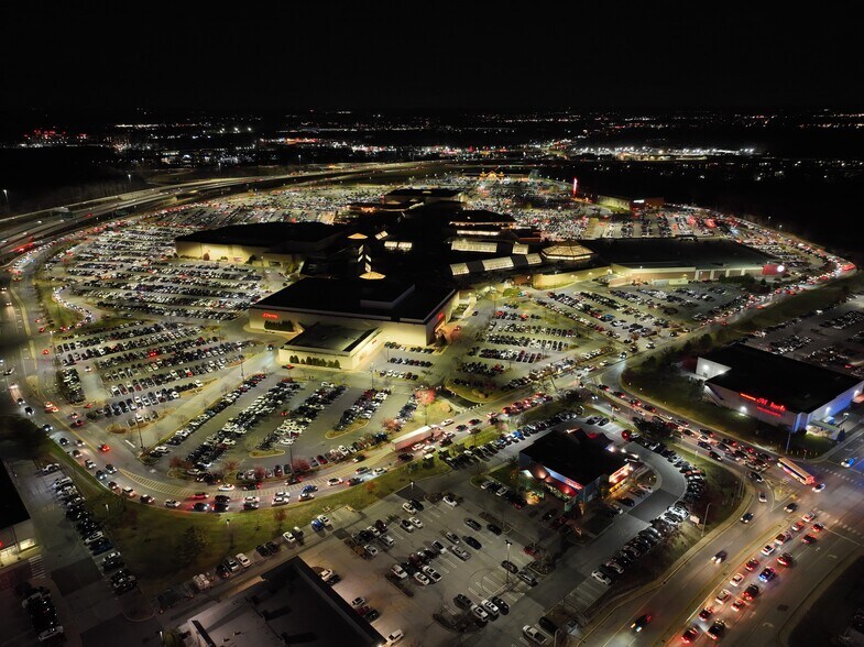 Primary Photo Of 100-808 Christiana Mall, Newark Unknown For Lease