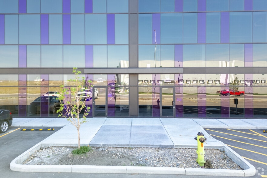 More Photos Of 11600 Stonehill Dr NE, Calgary Warehouse For Lease