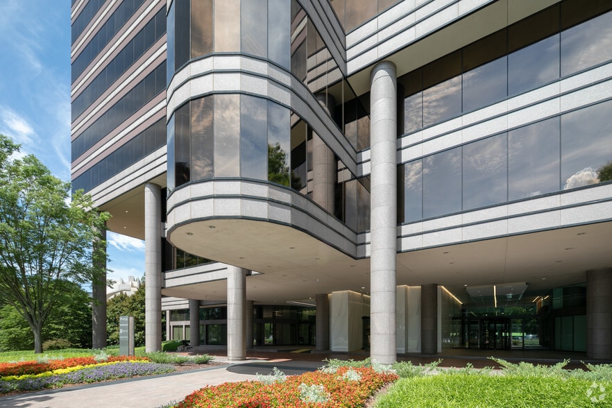 More Photos Of 1100 Abernathy Rd NE, Atlanta Office For Lease