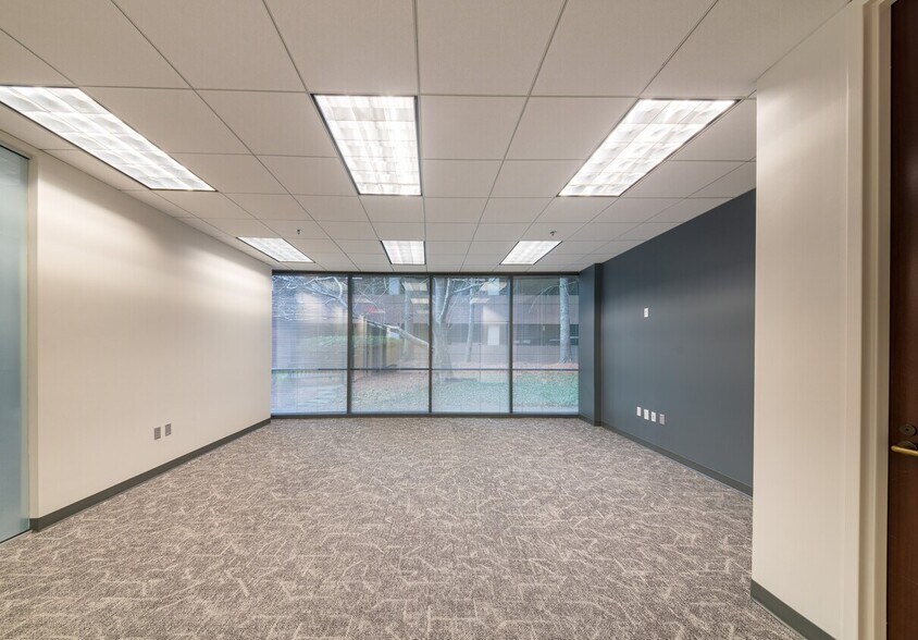 More Photos Of 200 Ashford Ctr N, Atlanta Office For Lease