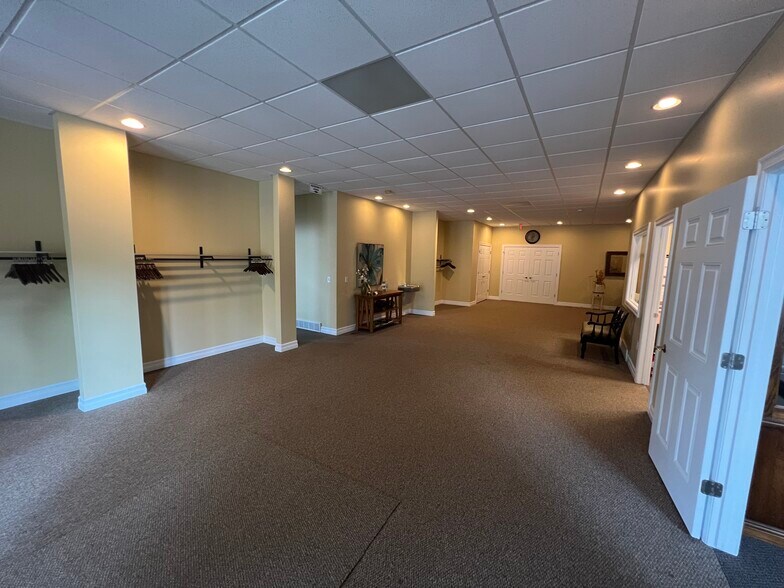 More Photos Of 209 Entrepreneur Dr, Saint Charles Funeral Home For Sale