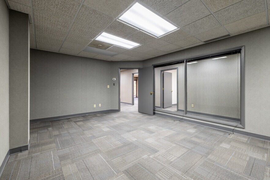 More Photos Of 7400 Baymeadows Way, Jacksonville Office For Lease