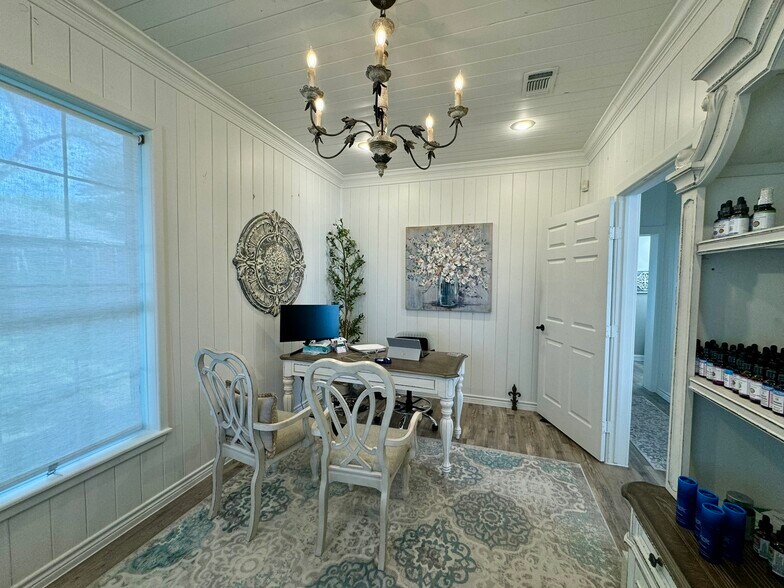 More Photos Of 932 E Highway 199, Springtown Office For Lease