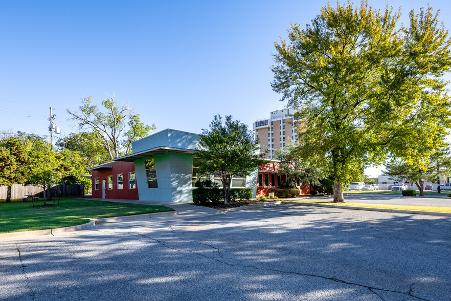 Primary Photo Of 701 SW F Ave, Lawton Office For Sale