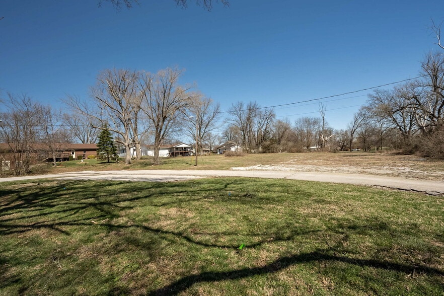 More Photos Of 302 S Lincoln Dr, Troy Office For Lease