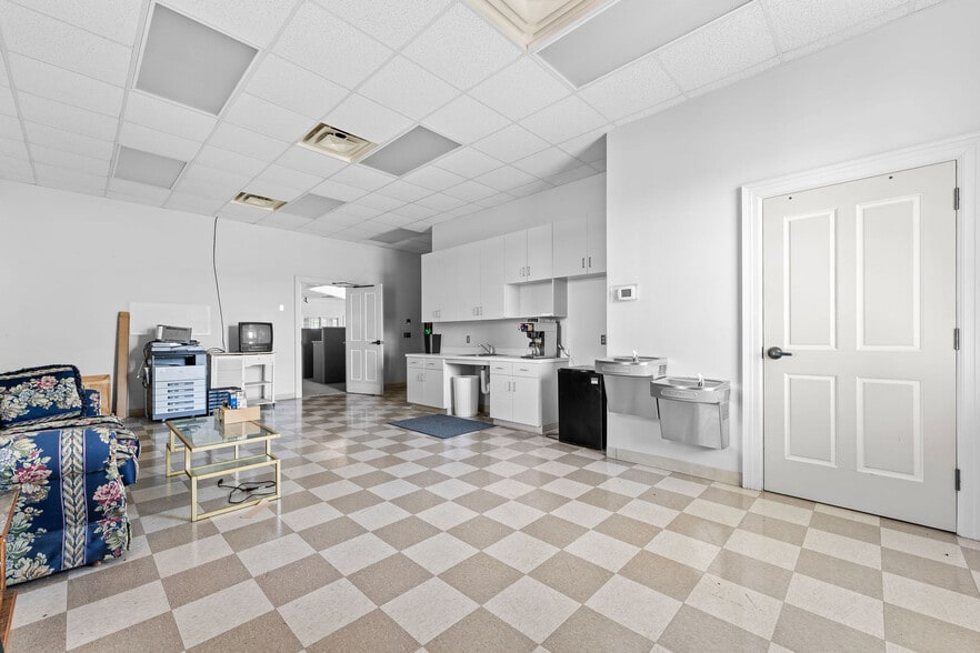 More Photos Of 8710 Hwy 69 S, Tuscaloosa Bank For Sale