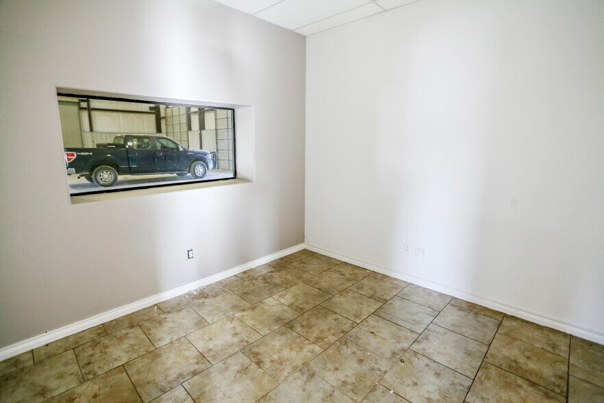 More Photos Of 3201 N County Road 1107, Midland Warehouse For Lease