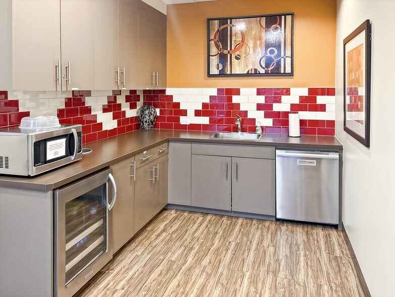 More Photos Of 600 Crowfoot Cres NW, Calgary Coworking Space