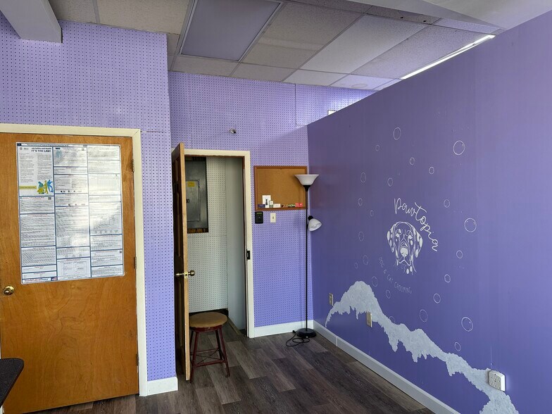 More Photos Of 574 W Main St, Plymouth Office Residential For Lease