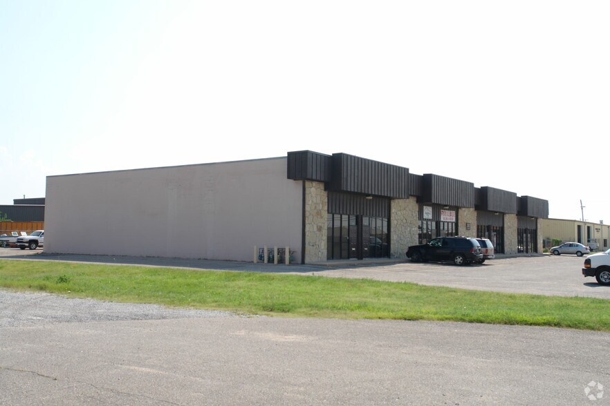 More Photos Of 3601 W Harry St, Wichita Flex For Sale