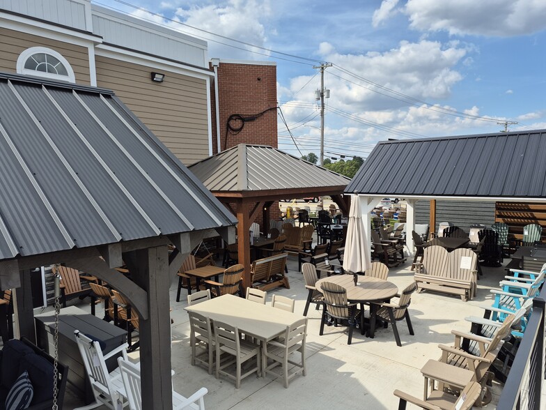 More Photos Of 4228 Brownsville Rd, Brentwood Storefront Retail Residential For Sale