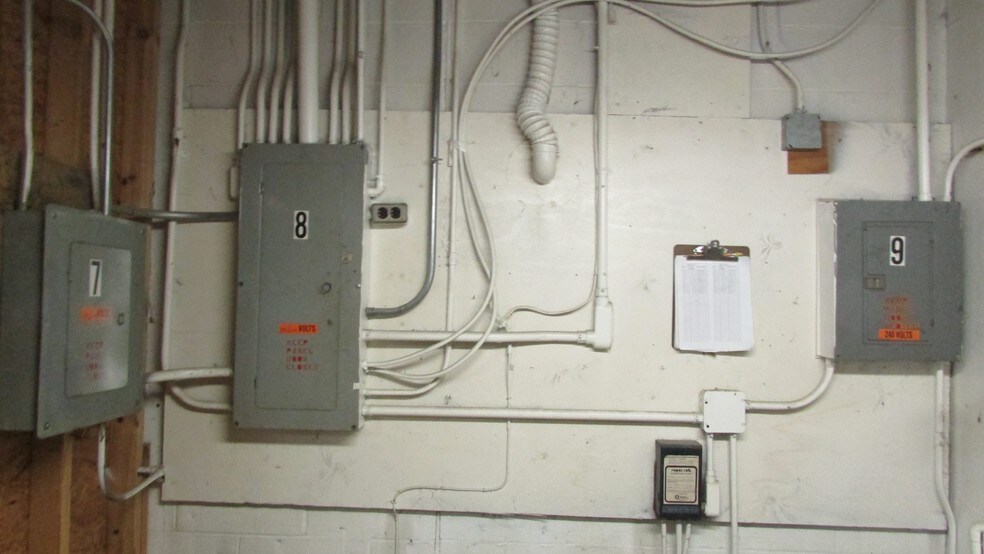 More Photos Of 15650 S Madison Rd, Middlefield Manufacturing For Lease