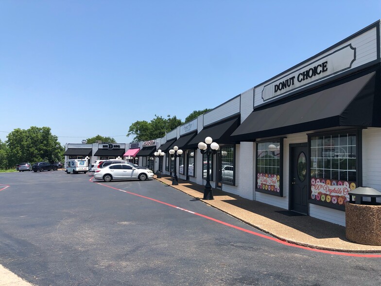 More Photos Of 220 N Walnut Creek Dr, Mansfield Unknown For Lease