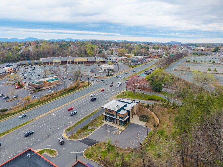 More Photos Of 1431 Seminole Trl, Charlottesville Freestanding For Sale