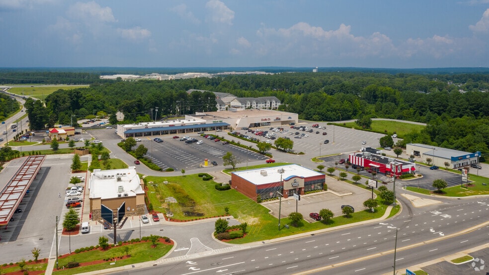 More Photos Of 690-700 S Reilly Rd, Fayetteville General Retail For Lease