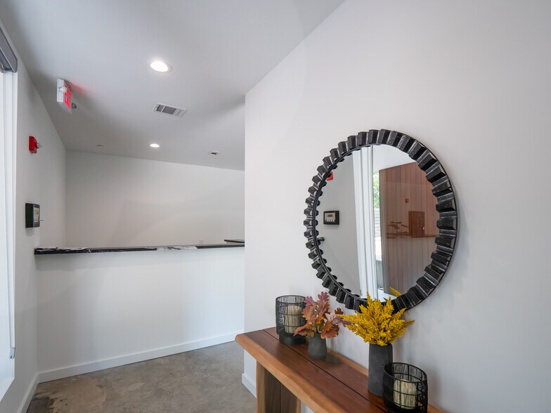 More Photos Of 2208 Lake Austin Blvd, Austin Office Residential For Sale