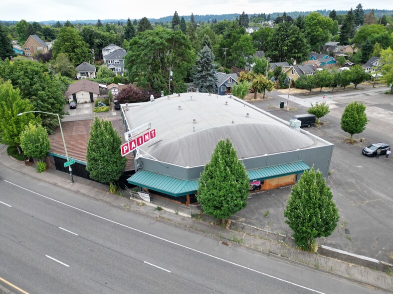 Primary Photo Of 5341 SE McLoughlin Blvd, Portland Freestanding For Sale