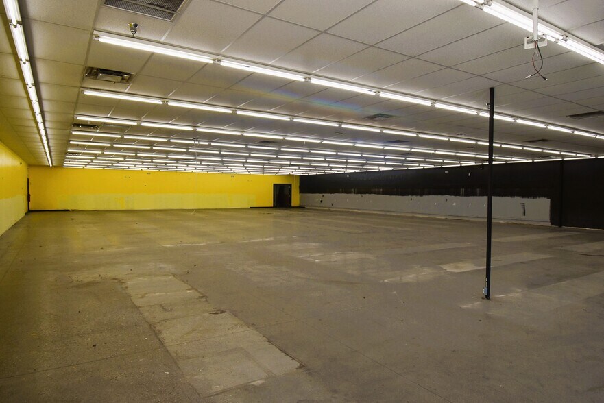 More Photos Of 43423 Monroe St, Indio Freestanding For Sale