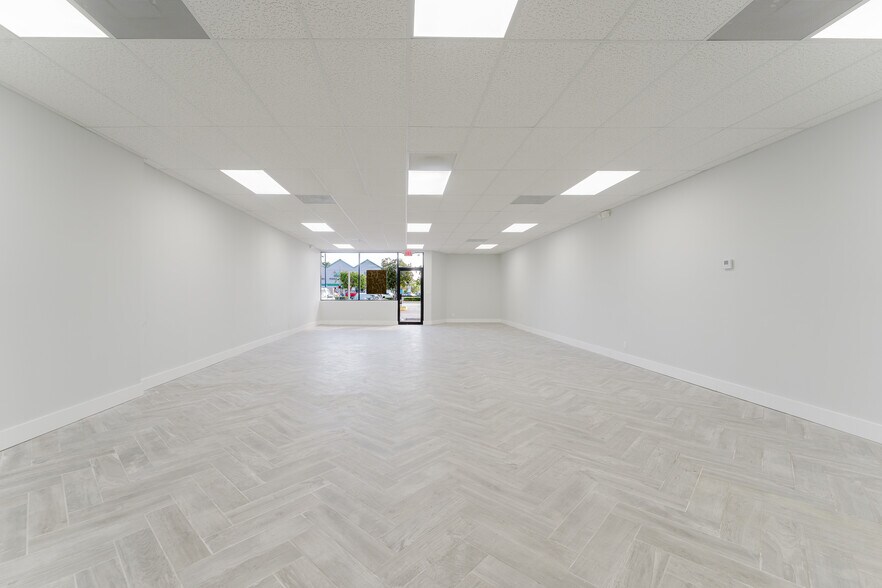 More Photos Of 209 W Hillsboro Blvd, Deerfield Beach General Retail For Lease