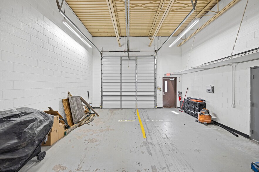 More Photos Of 23936 Industrial Park Dr, Farmington Hills Warehouse For Sale