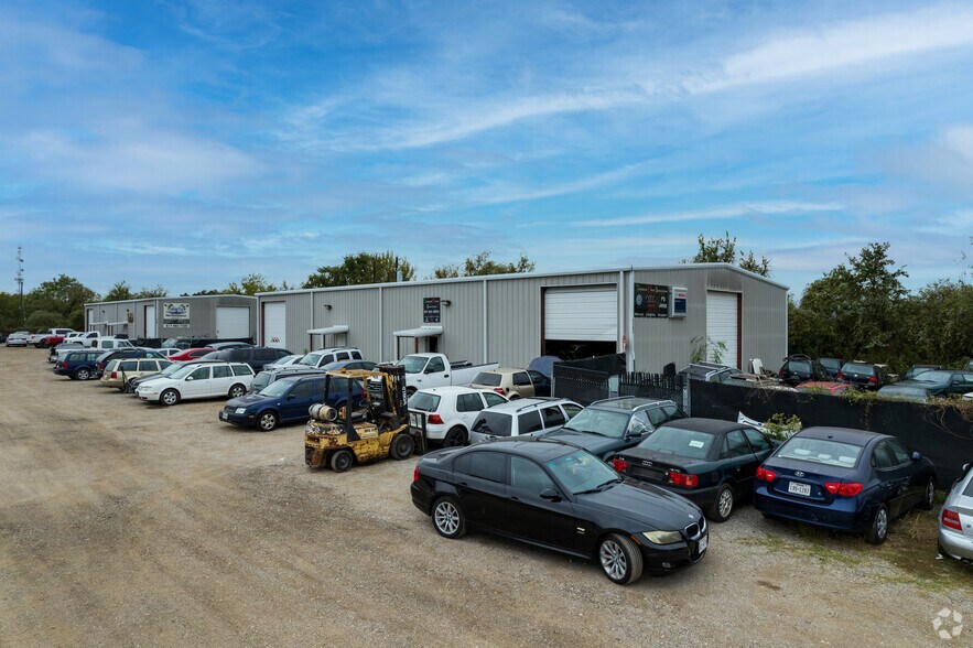 More Photos Of 5160-5170 Lemons Rd, Fort Worth Warehouse For Lease