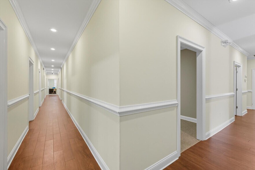 More Photos Of 2565 Barrington Cir, Tallahassee Office For Sale