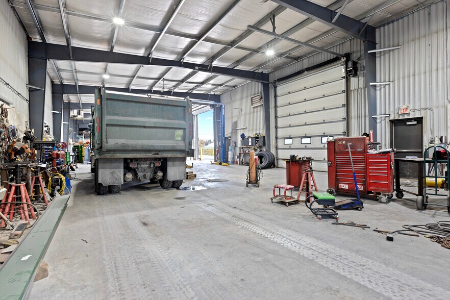 More Photos Of 143 Walgreen Rd, Ottawa Warehouse For Sale