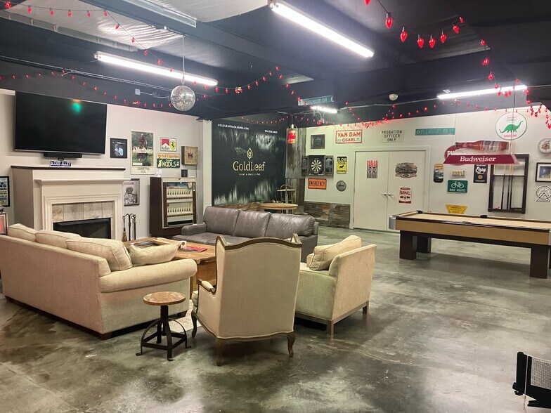 More Photos Of 109 Cahaba Valley Pky, Pelham Showroom For Lease