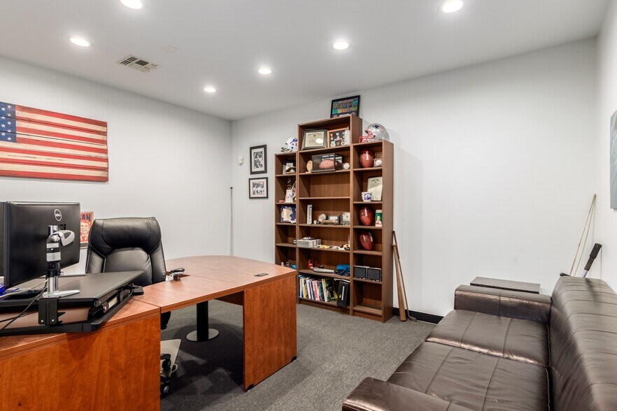 More Photos Of 4120 E Madison St, Phoenix Warehouse For Lease