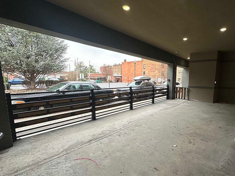 More Photos Of 117 Spring St, Johnson City General Retail For Lease