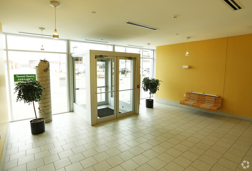 More Photos Of 300 E Locust St, Des Moines Office For Lease