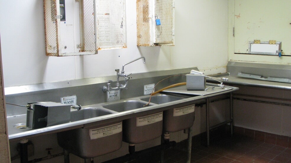 More Photos Of 901 Industrial Park Rd, Brush Warehouse For Sale