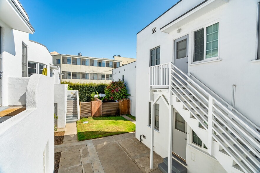 More Photos Of 947-953 11th St, Santa Monica Apartments For Sale