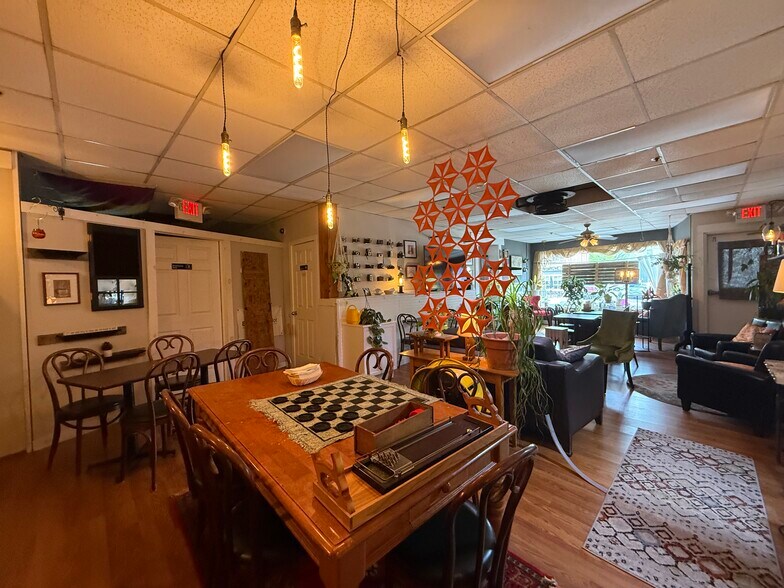 More Photos Of 82 Main St, East Hampton Apartments For Sale