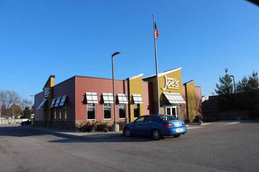 More Photos Of 1727 N Henderson St, Galesburg Restaurant For Sale