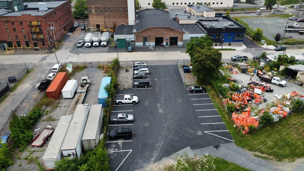 More Photos Of 164-168 Montgomery St, Albany Distribution For Sale