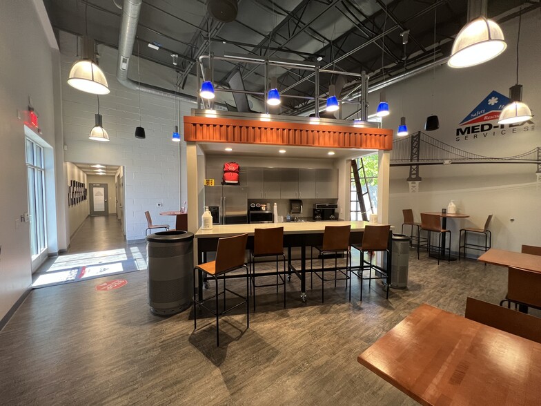 More Photos Of 6940 State Rd, Philadelphia Flex For Sale