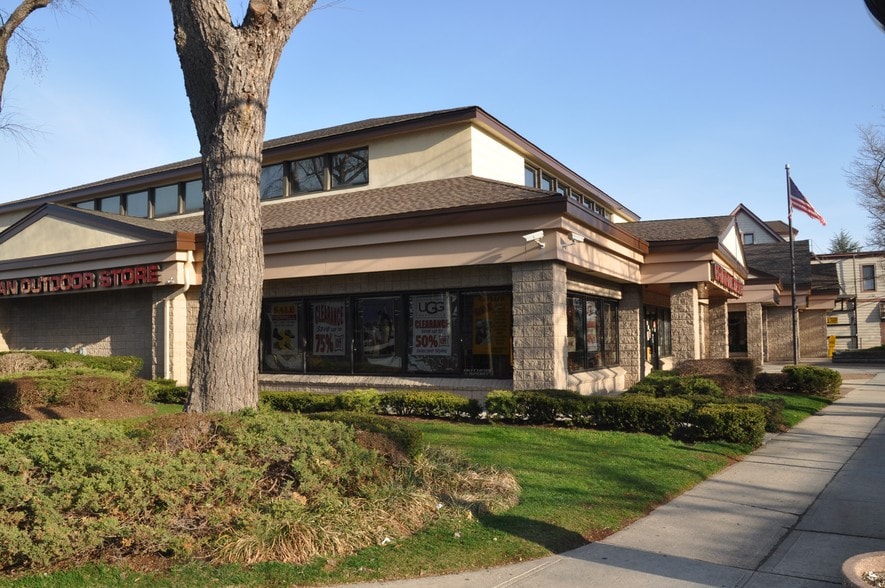 More Photos Of 140-170 Deer Park Ave, Babylon Storefront Retail Office For Lease