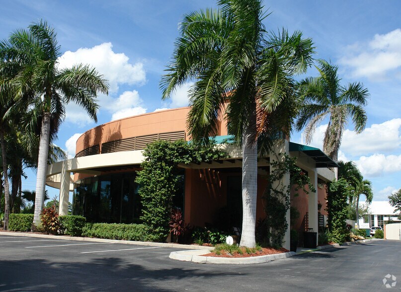 More Photos Of 11280 Tamiami Trl N, Naples Restaurant For Sale