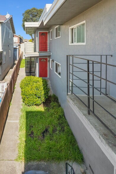 More Photos Of 2261 48 Ave, Oakland Apartments For Sale