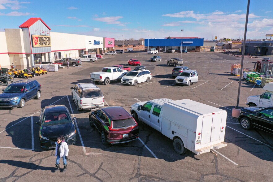 More Photos Of 1501-1531 Navajo Blvd, Holbrook Storefront For Lease
