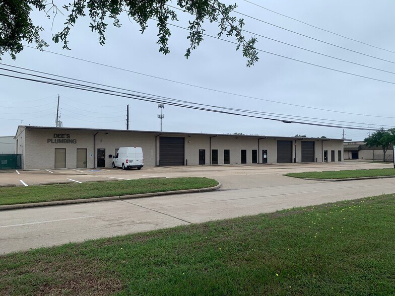 More Photos Of 10302-10308 Cash Rd, Stafford Warehouse For Lease