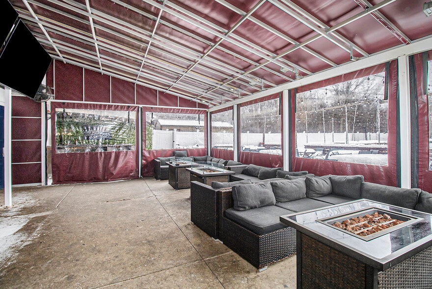 More Photos Of 5153 Fenton Rd, Flint Restaurant For Sale